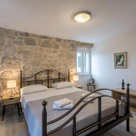 Luxury A&a-old Town Apartman *